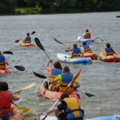 A la base de Loisirs, les kayaks, rosalies et pédalos sont disponibles