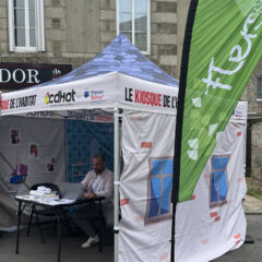 Kiosque de l&rsquo;Habitat du CDHAT marché de La Ferté-Macé