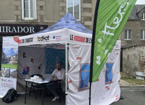 Kiosque de l&rsquo;Habitat du CDHAT marché de La Ferté-Macé