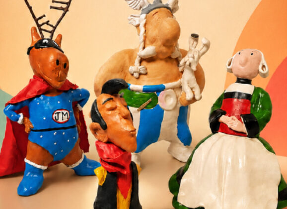 Exposition Poterie « Héros d’enfance, du papier à la matière » à la Médiathèque cet été